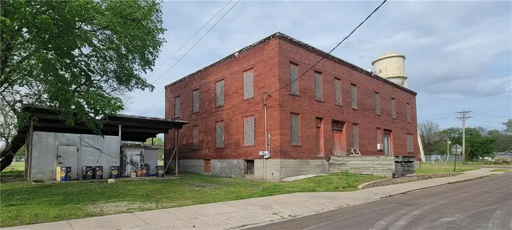 512 E Monroe Street, Iola, KS 66749 - #1