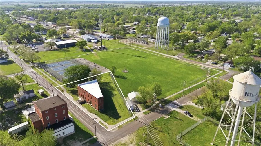 512 E Monroe Street, Iola, KS 66749 - #3