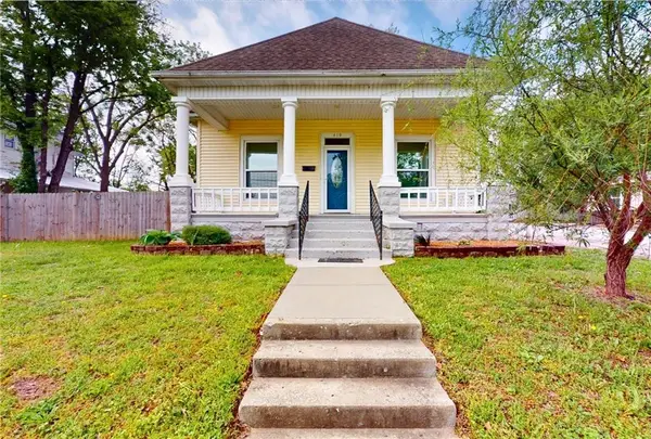 419 W Cherry Street, Nevada, MO 64772