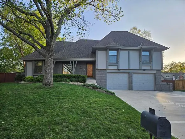 1613 E Sleepy Hollow Circle, Olathe, KS 66062