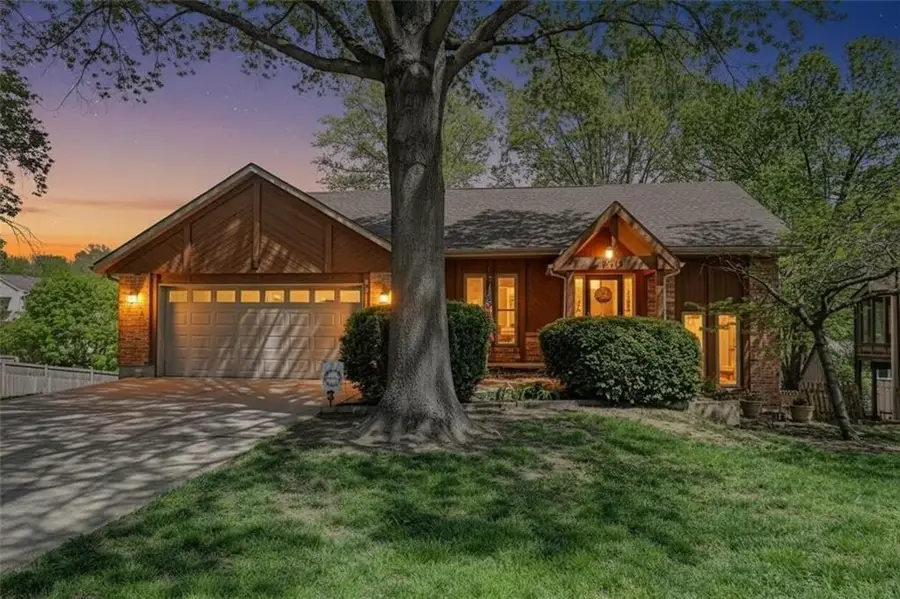 6513 Cottonwood Drive, Shawnee, KS 66216 - #2