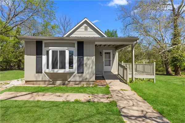 809 Seneca Street, Leavenworth, KS 66048