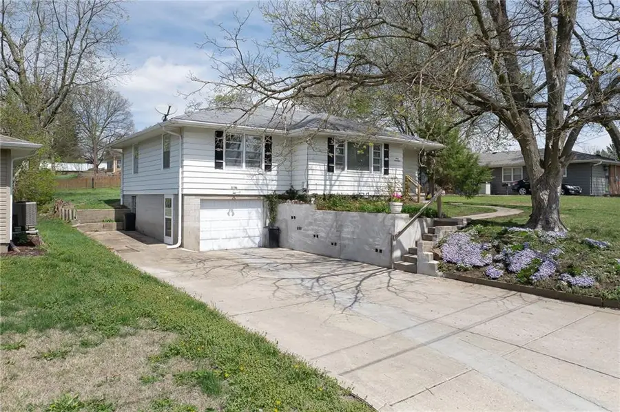 4017 Pacific Street, Saint Joseph, MO 64507 - #2