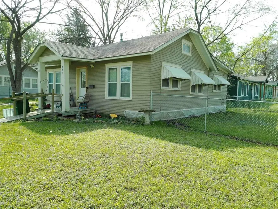 220 W 10th Street, Ottawa, KS 66067 - #3