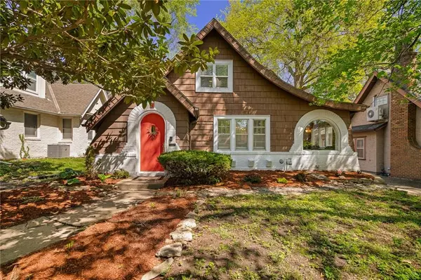 6 E 70th Terrace, Kansas City, MO 64113