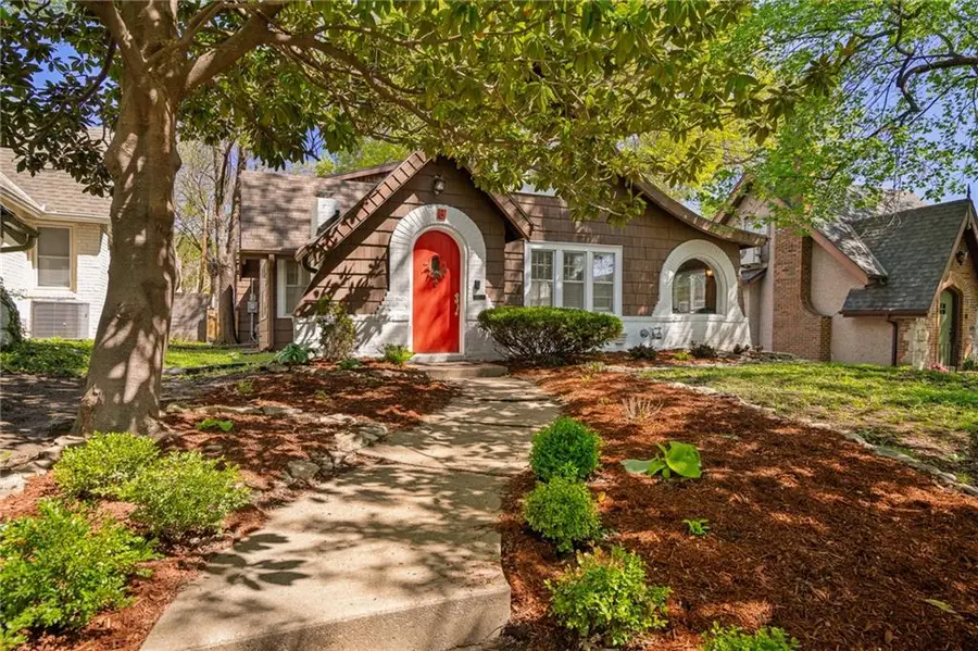 6 E 70th Terrace, Kansas City, MO 64113 - #2