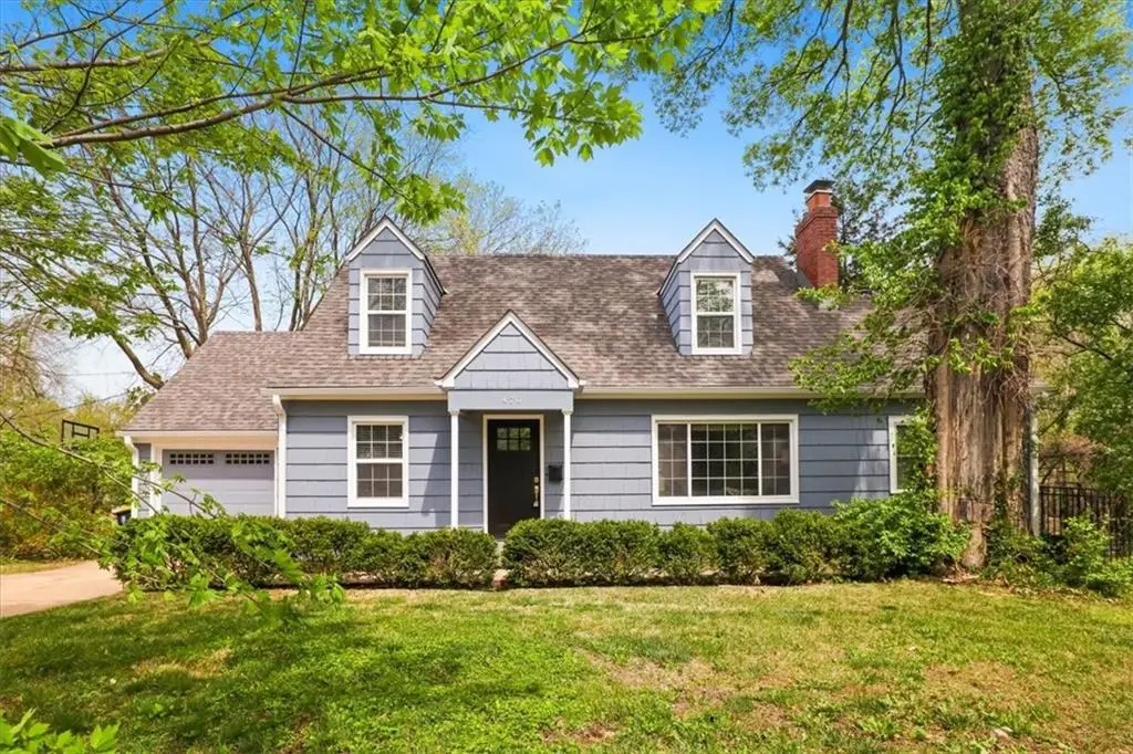 470 E 55th Street, Kansas City, MO 64110 - #1