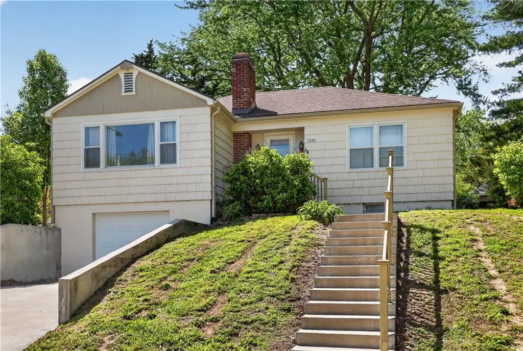 1336 6th Avenue, Leavenworth, KS 66048 - #1