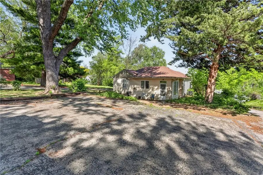 1336 6th Avenue, Leavenworth, KS 66048 - #2