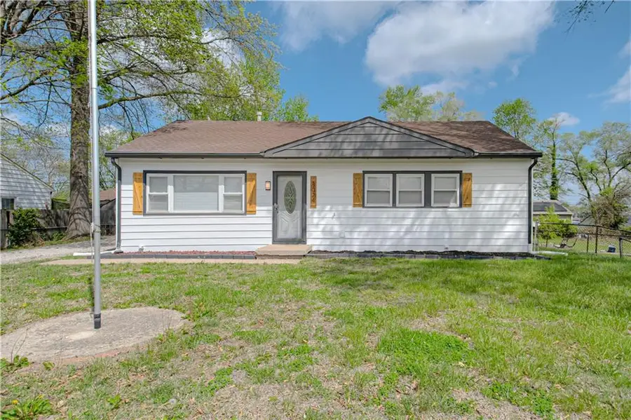 8024 Armstrong Avenue, Kansas City, KS 66112 - #2