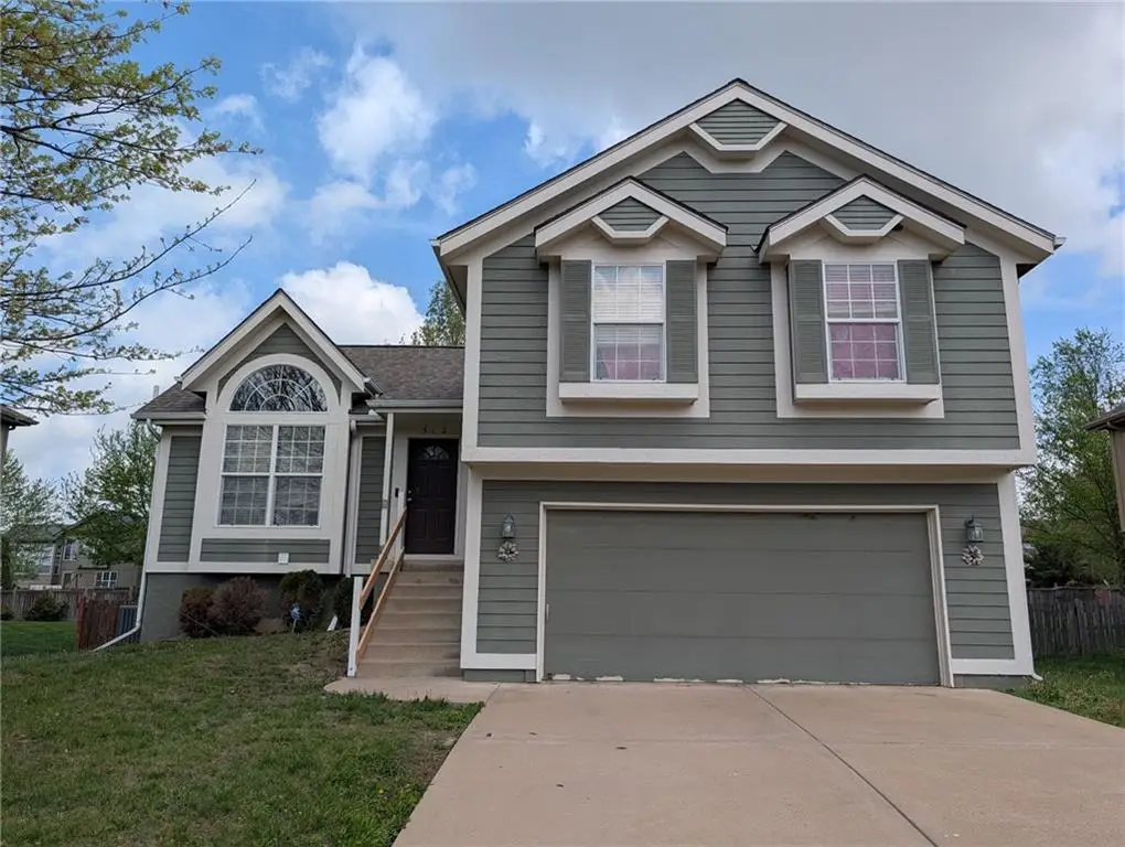 512 E Willow Street, Gardner, KS 66030 - #1