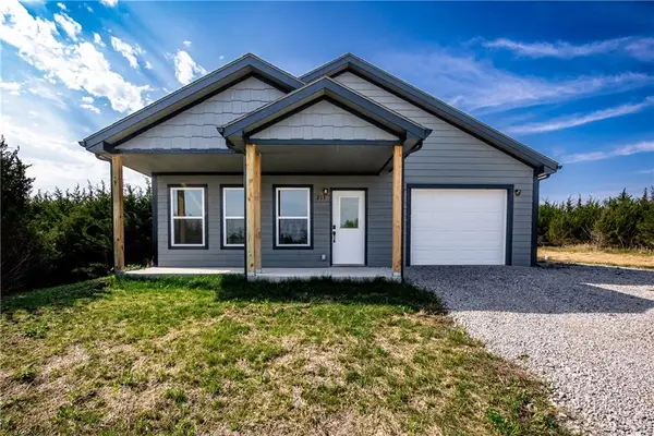 213 Bald Eagle Drive, Linn Valley, KS 66040