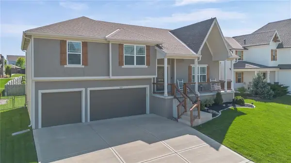 1213 SW Arborway Drive, Lee's Summit, MO 64082