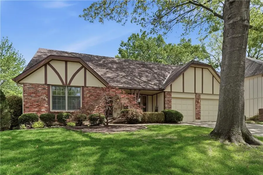 10555 Gillette Street, Lenexa, KS 66215 - #2