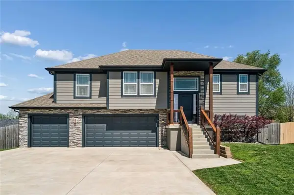 912 N Hickory Drive, Tonganoxie, KS 66086