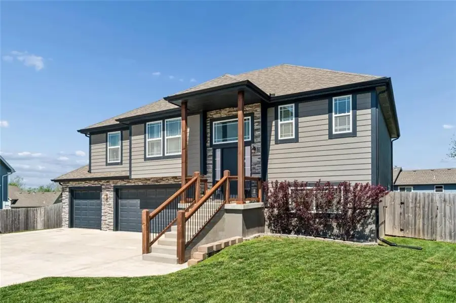 912 N Hickory Drive, Tonganoxie, KS 66086 - #3