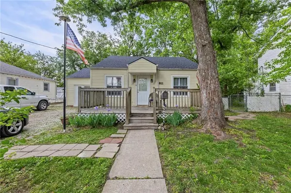 811 S Hickory Street, Ottawa, KS 66067