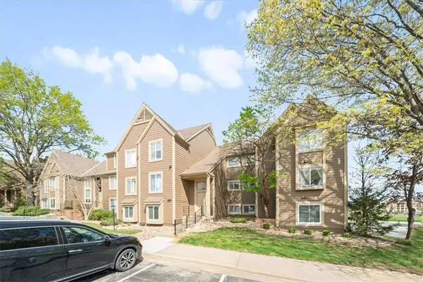 11110 Nieman #101 Road, Overland Park, KS 66210