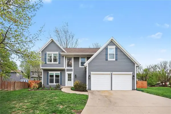 15451 S Bradley Drive, Olathe, KS 66062