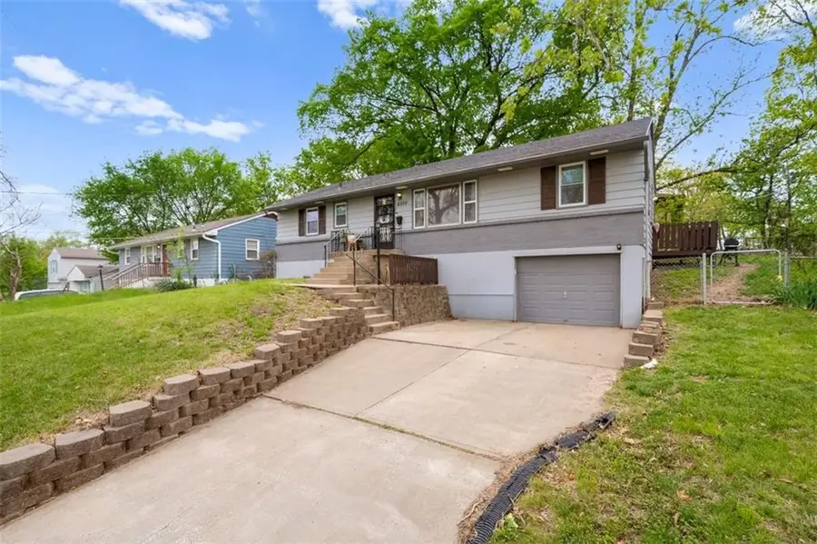 8500 Brooklyn Avenue, Kansas City, MO 64132 - #2