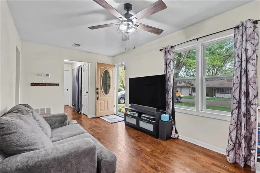 410 S Jefferson Street, Spring Hill, KS 66083 - #3