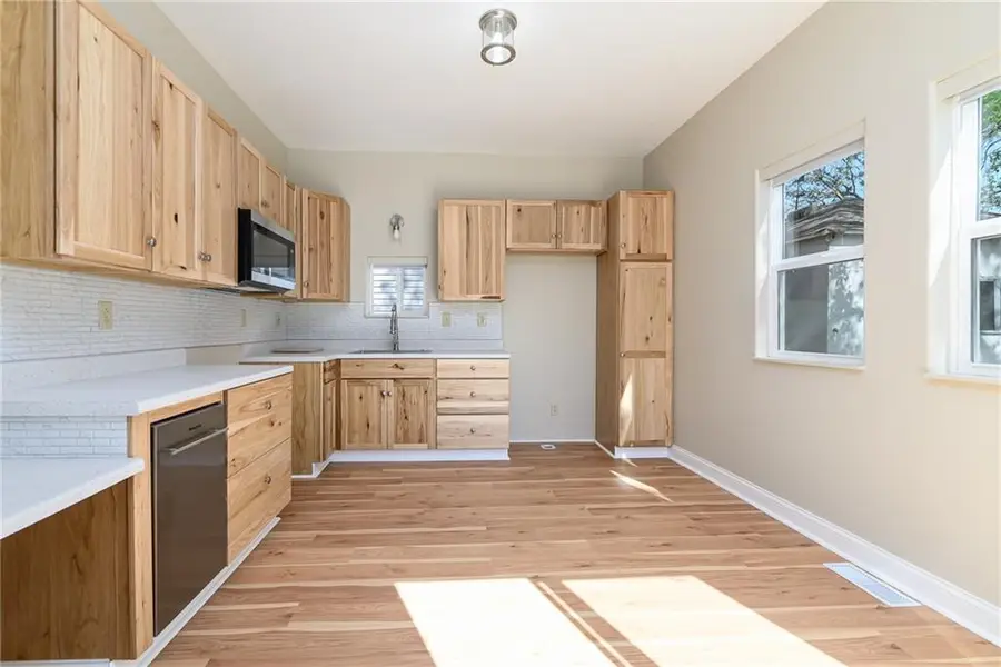 811 Dakota Street, Leavenworth, KS 66048 - #3