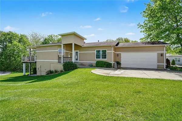 813 NE Sonora Valley Circle, Blue Springs, MO 64014