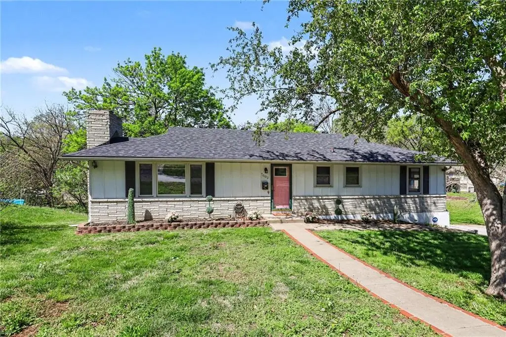 7002 N Baltimore Avenue, Gladstone, MO 64118 - #1