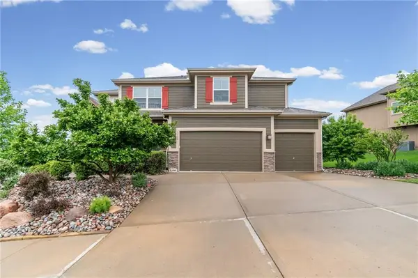 5898 S National Drive, Parkville, MO 64152