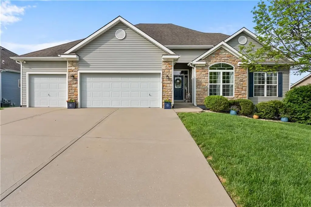 10312 N Hedges Avenue, Kansas City, MO 64157 - #1