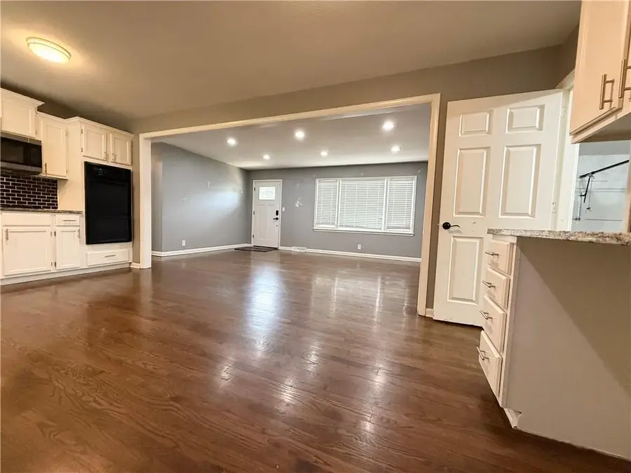 8811 E 84th Street, Raytown, MO 64138 - #3