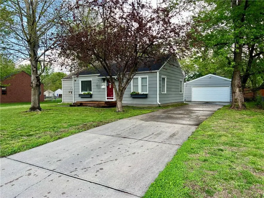 8207 Hemlock Street, Overland Park, KS 66204 - #2