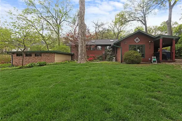 8728 Meadow Lane, Leawood, KS 66206