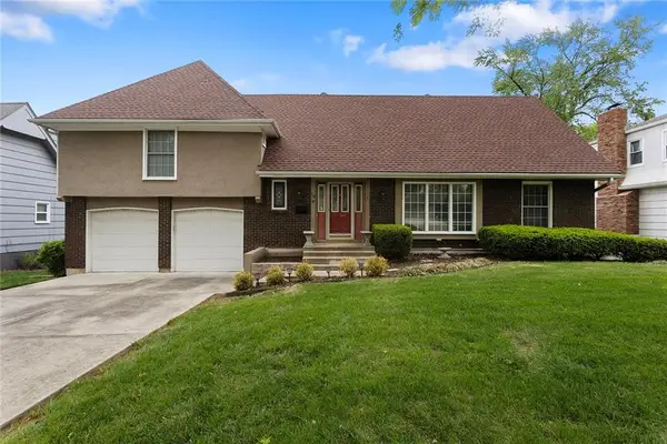 10 W Bridlespur Drive, Kansas City, MO 64114