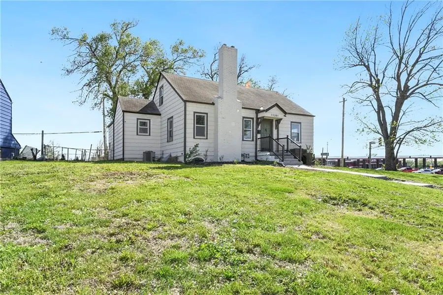 11201 E 40th Street S, Independence, MO 64052 - #2