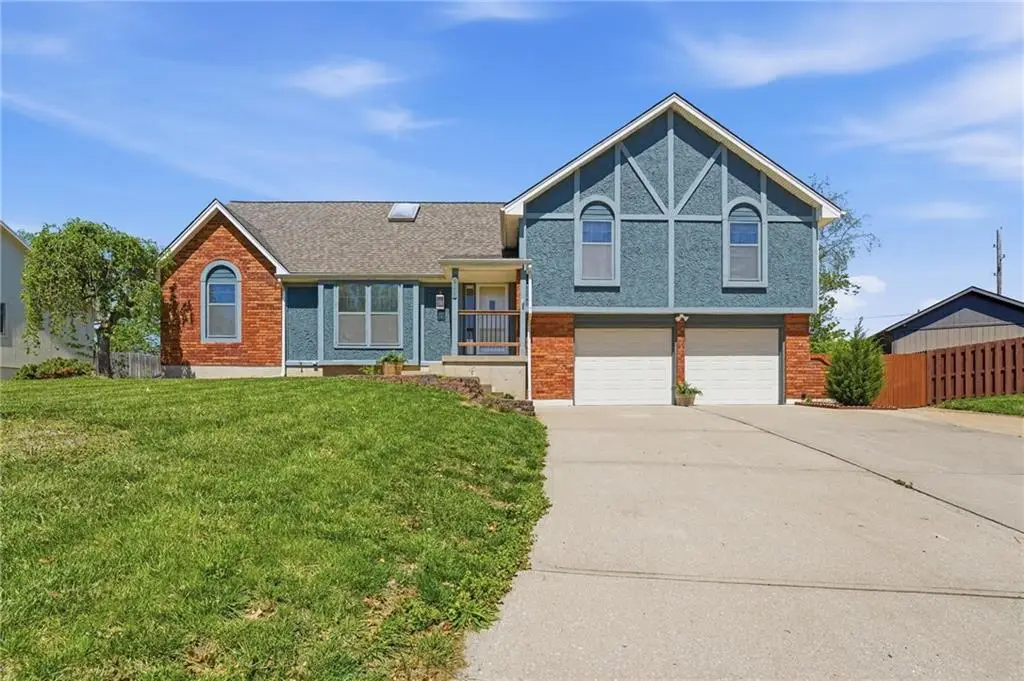 211 NE Hearnes Avenue, Blue Springs, MO 64014 - #1