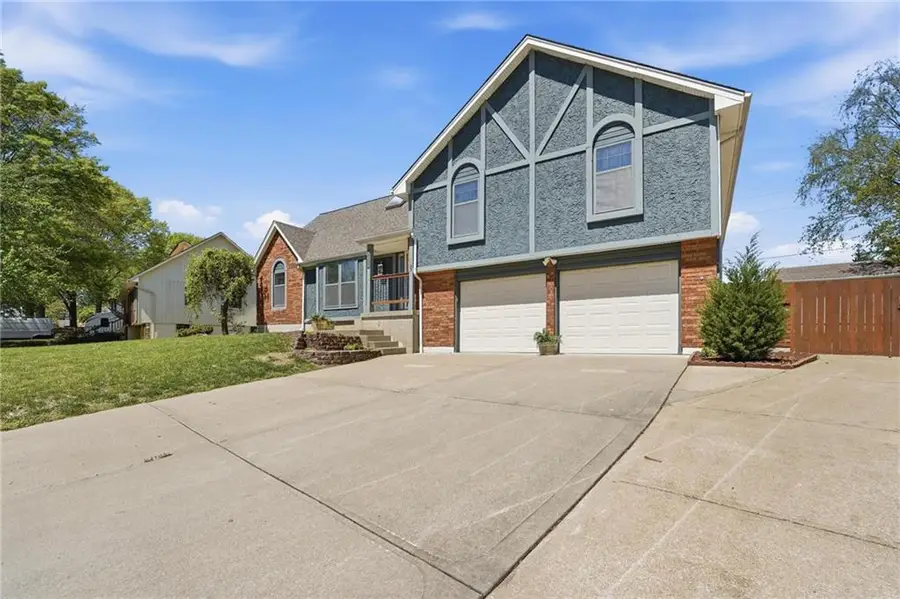 211 NE Hearnes Avenue, Blue Springs, MO 64014 - #2