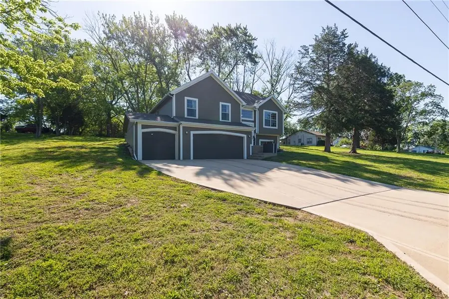7309 NW Locust Drive, Kansas City, MO 64152 - #2