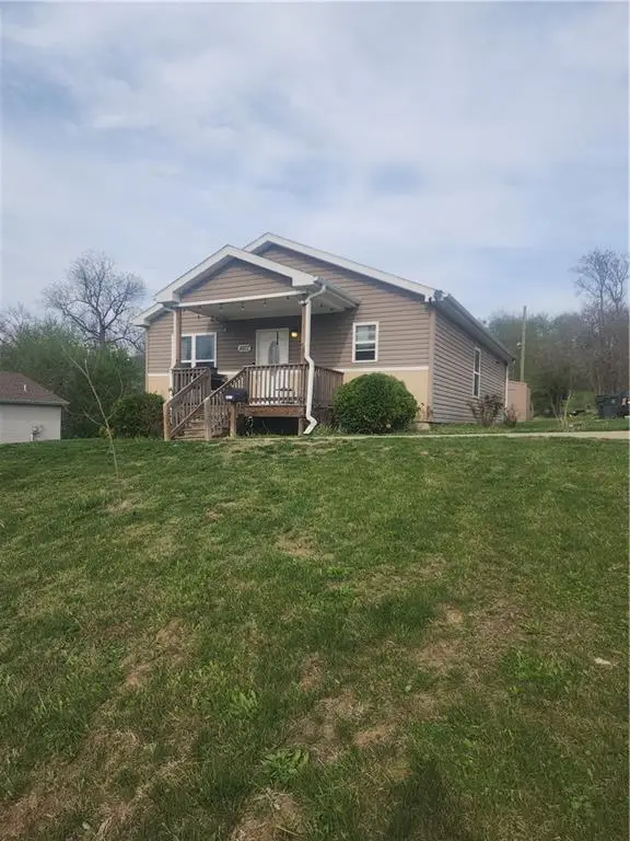 1607 S 14th Street, St Joseph, MO 64503