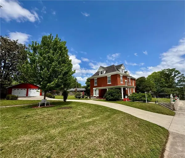1618 State Street, Lexington, MO 64067