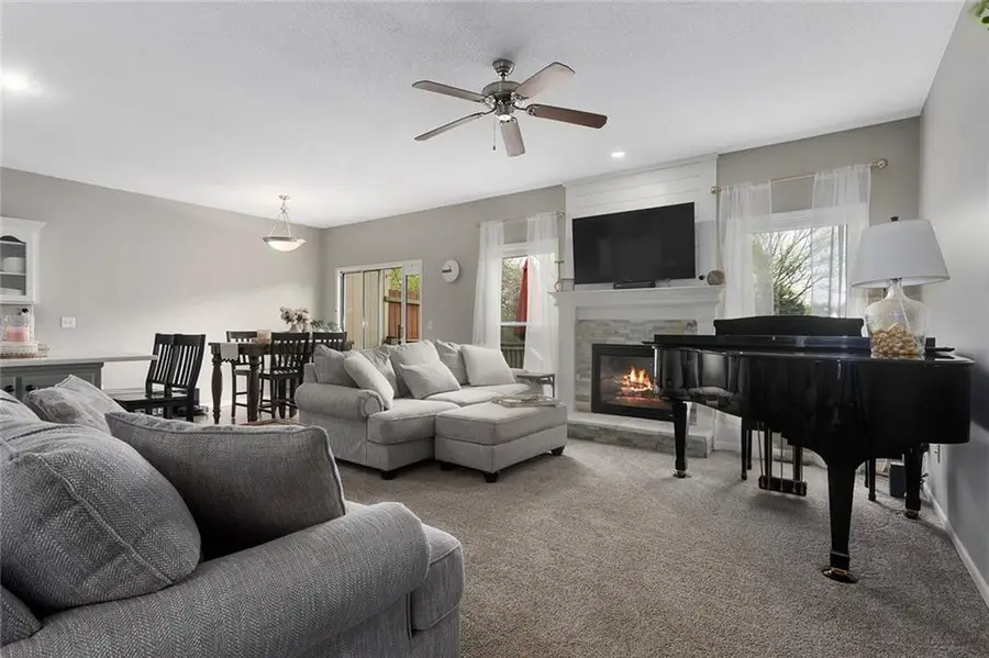 34212 W 90th Circle, De Soto, KS 66018 - #3