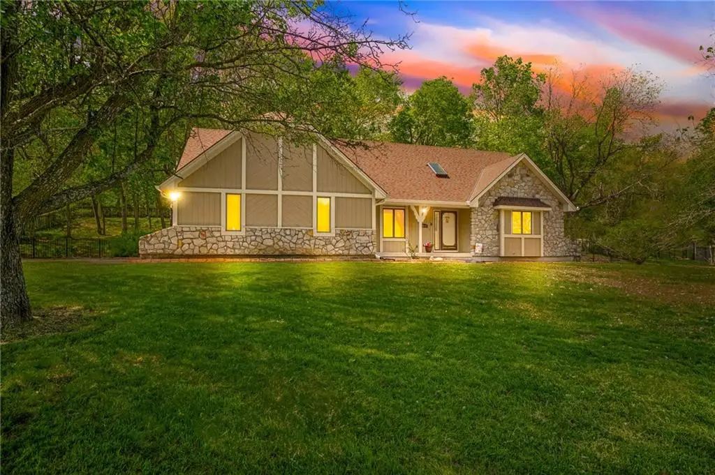 3020 S Bradford Lane, Blue Springs, MO 64015 - #1