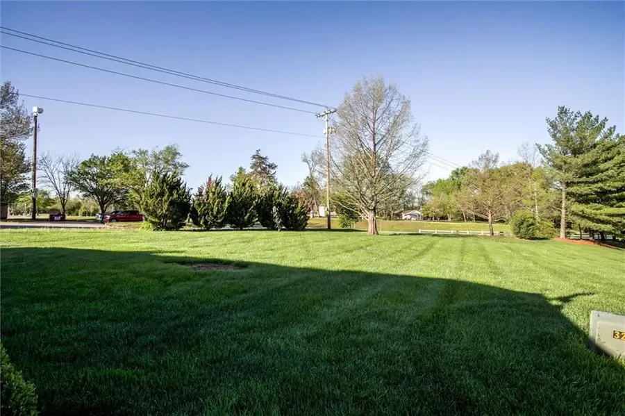 3316 S Victoria Drive, Blue Springs, MO 64015 - #2