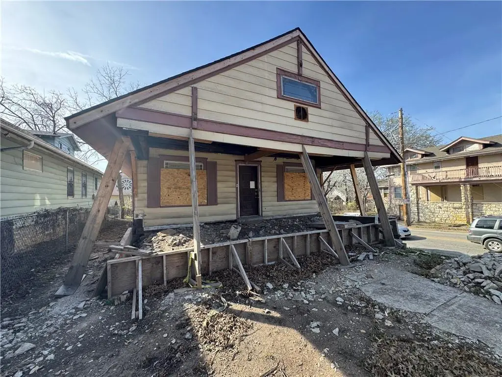 3900 Benton Boulevard, Kansas City, MO 64130 - #1