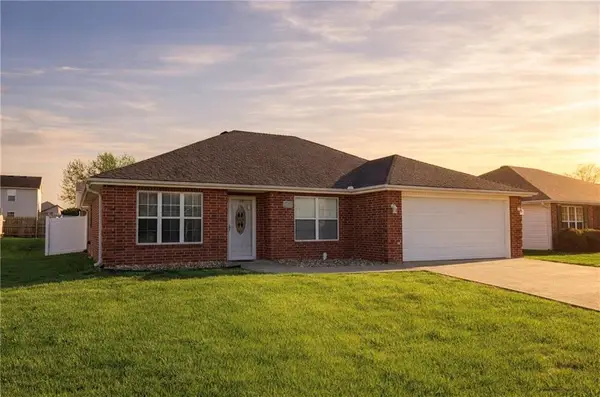 1718 Sunset Drive, Warrensburg, MO 64093