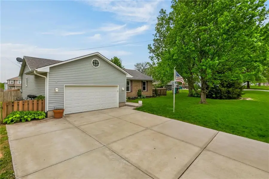 605 W South Street, Spring Hill, KS 66083 - #2