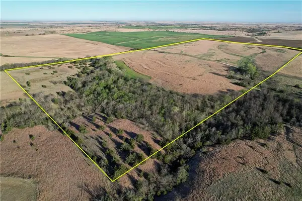 S 140th Avenue, Natoma, KS 67651