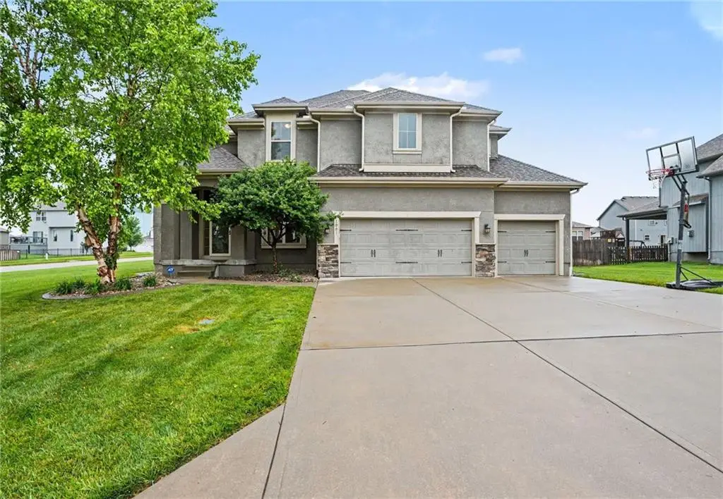 1001 SE Scarlet Court, Blue Springs, MO 64014 - #1