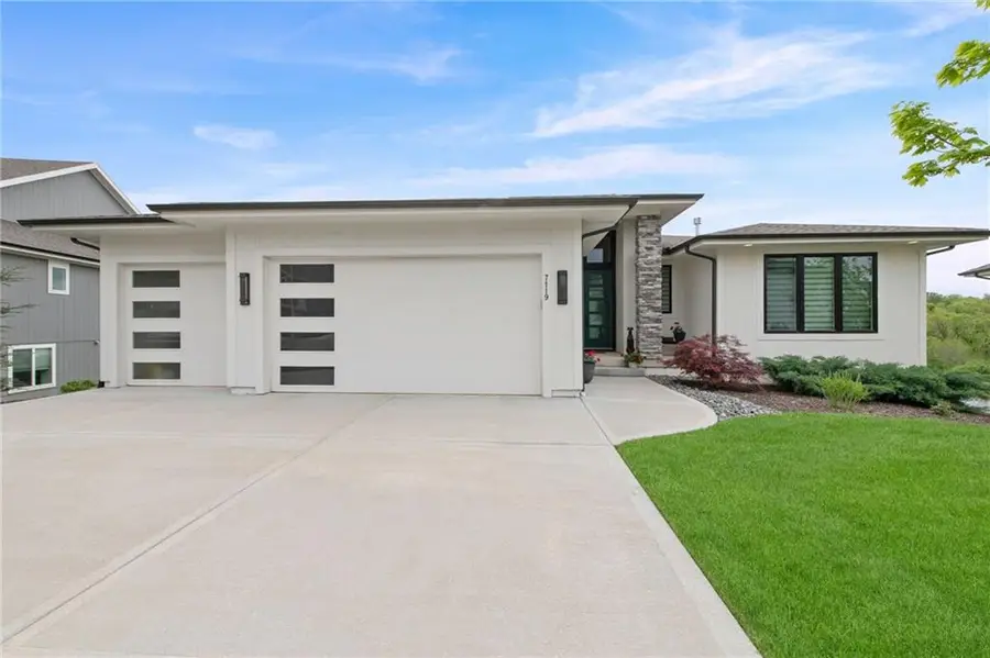 7119 Gillette Street, Shawnee, KS 66216 - #2