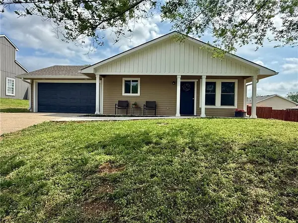 1622 Lindenwood Lane, Lawrence, KS 66044